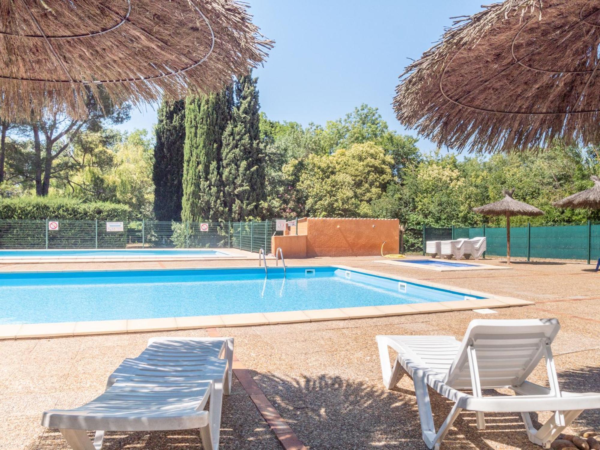 Hotel Camping de la Chapelette à Saint-Martin-de-Crau Extérieur photo