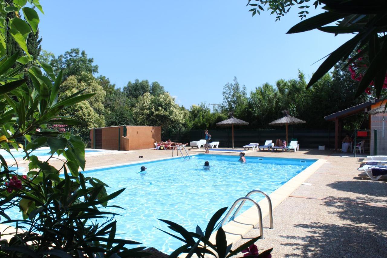 Hotel Camping de la Chapelette à Saint-Martin-de-Crau Extérieur photo